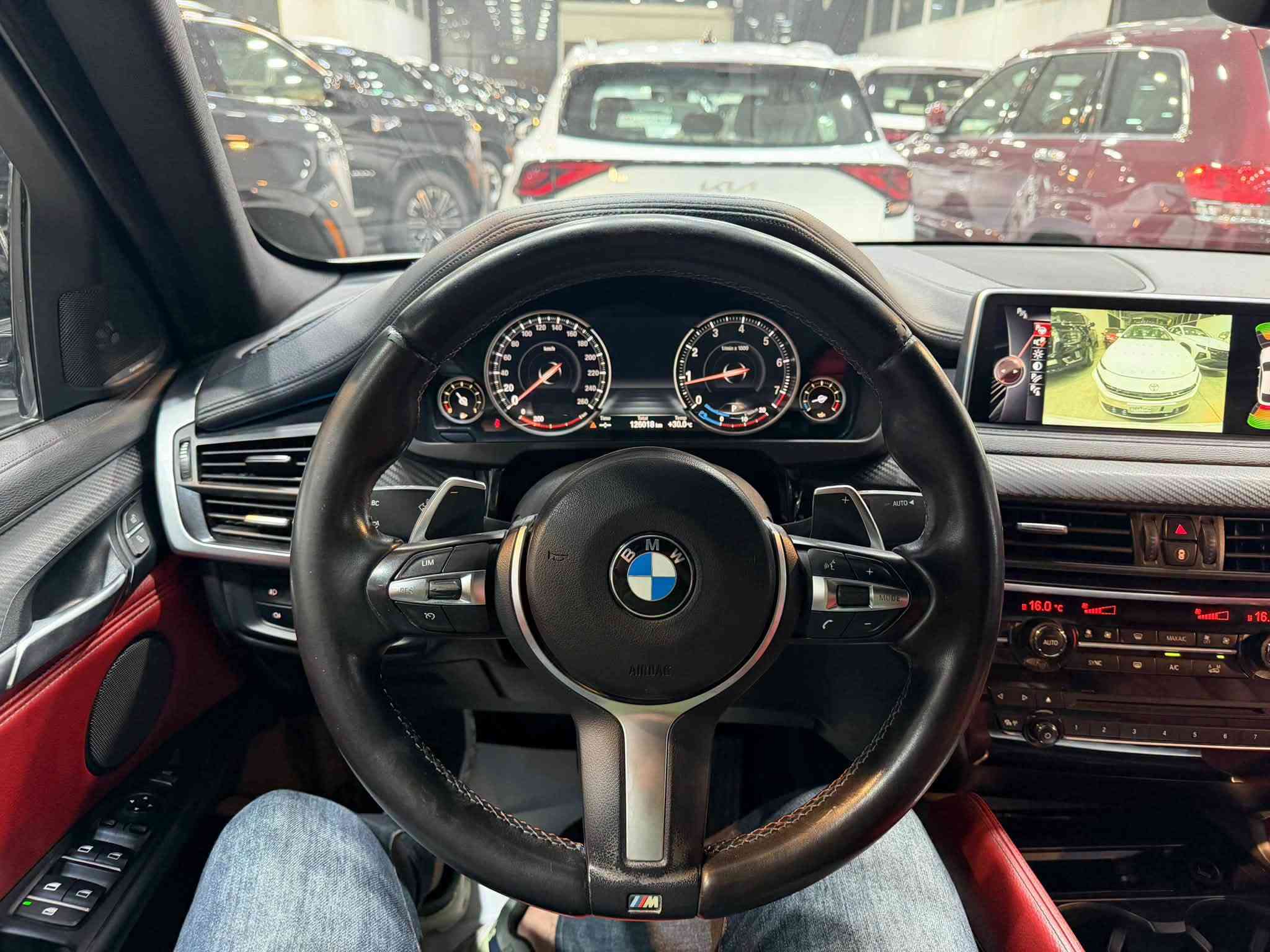 السلام عليكم ورحمة الله وبركاته للبيع
Bmw X6 M50i X Drive
Carbon Fiber package 
السياره فول مواصفات موديل 2015
ماشية 125 كم 
بدون صبغ مكفولة
اعلى مواصفات بهاي الفئة 

مكان السياره بغداد 
للاستفسار ***********
