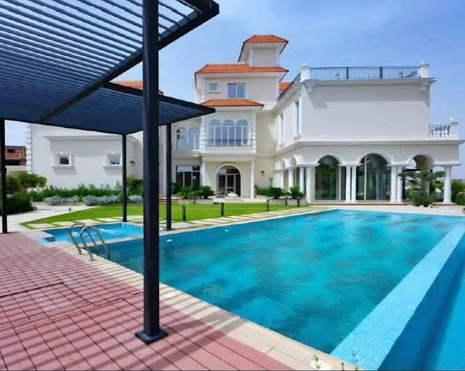 ✨امتلك الآن فيلاتك في داماك هيلز بغداد

🏡 ابتداءً من مليار و80 مليون دينار عراقي
 فقط، 
📍 تون هاوس بمساحة 240 م² 
📍ضمن زون لامار في داماك هيلز بغداد

استمتع بأسلوب حياة راقٍ داخل مجتمع سكني متكامل على طريق المطار، مع مساحات خضراء واسعة وخدمات عالمية تلبي جميع احتياجات العائلة.

🔹 %دفعة أولى 15 

🔹أقساط مريحة بنسبة 5% كل 3 أشهر

🔹 30% عند الاستلام

📅 موعد الاستلام: حزيران 2029

📍 لامار – داماك هيلز بغداد -شارع مطار بغداد الدولي

📞 احجز وحدتك الآن:
واتساب *********** 

#damac #damachills2 #DamacProjects #DamacDubai #DamacHillsDubai #Damac_Hills_Baghdad #داماك #داماك_هيلز_بغداد 
#بغداد #العراق #شارع_المطار #فيلا #مجمع
