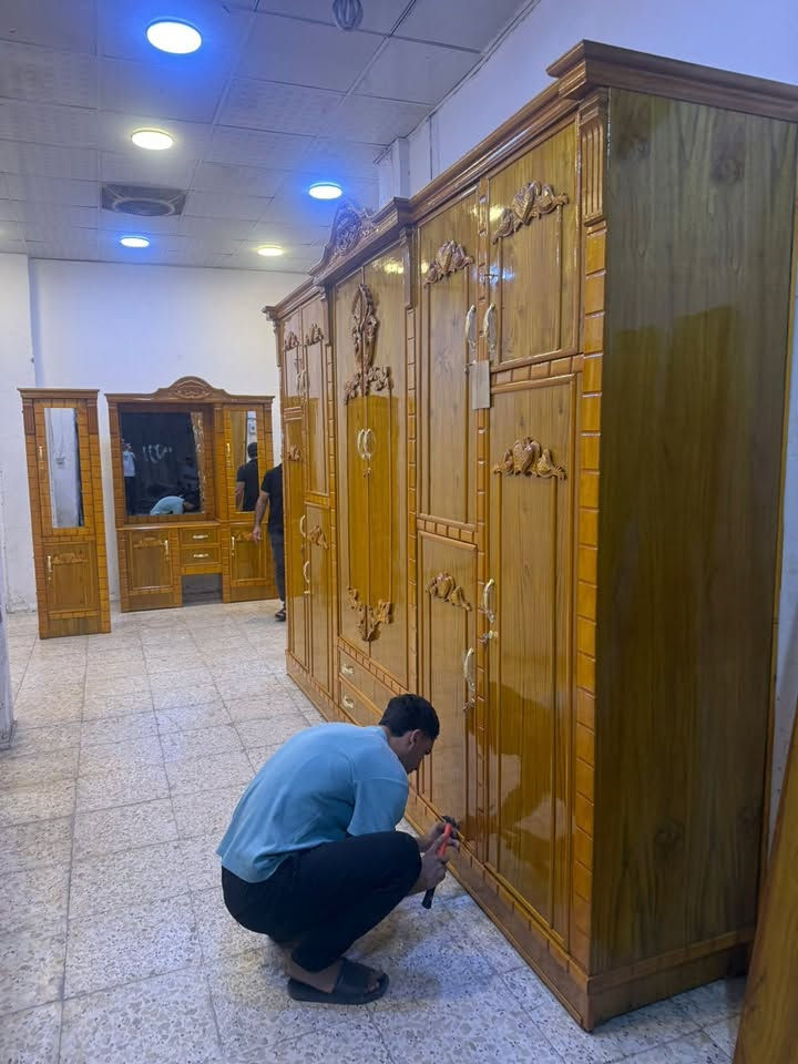 غرفه اخشاب عراقية صاج  للبيع صار 5 اشهر من اشتريتها 
كنتور 6 بيبان غرفه 13 قطعه 
صاج عراقي ثقيل جداً ضررها باب من الكنتور مفطور من حولنه لغير بيت 
عنوانها بغداد حيي دجله مقابل حيي النصر 
***********

