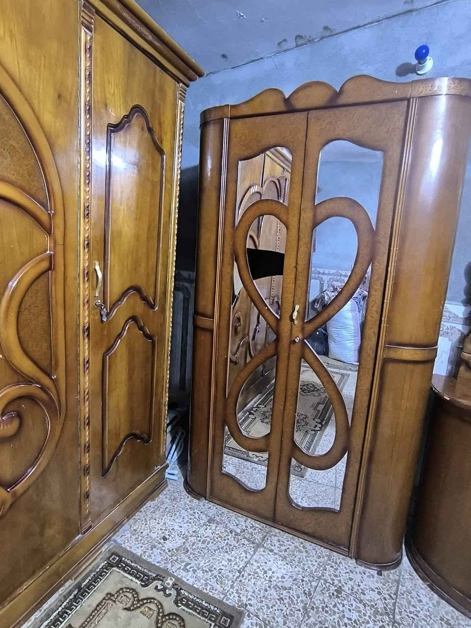 السلام عليكم غرفة مستخدمة عوزه چر با ية و ترتيب و تلميع قيم           ب لي يرضي الله
***********
