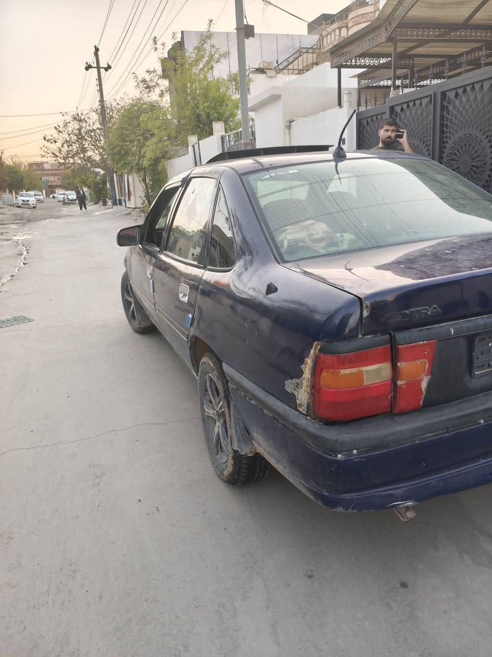 ئۆپڵ ڤیکترا
گێڕ مەکینە داروو بەرد بەشەرت
تایەی 100 /70 
ناوی لۆکە 
خایساتی نیە قەترە
سەنەوی خواری هەبوو ون بووە
بە علوج ئەیفرۆشم 
کەفیلی ماڵی مەدەنی ئەکەم
یەک چامەلغی دواوەی بۆیاخە 
سەیارەیەکی پاکوو جوانە ماڵی دۆستە دینار مەسرفی نیە
شوێن سموود 
16 گەڵاو مەعامەلە 
***********
