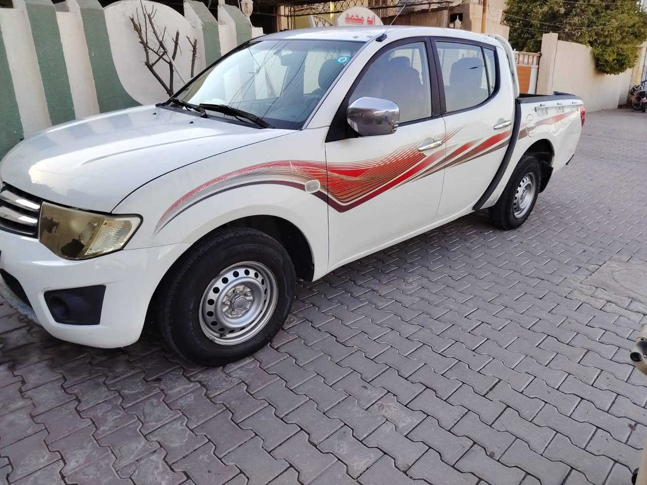 سلام عليكم 
بيك اب قذافي مسيوبوشي موديل ٢٠١١
سنويه مشروع وطني بأسمنا 
دفتر بانزين موجود
صبخ فقط جاملغ الخلفي طرف سايق نص مع باب البدي ايضا نص بدون شواصي
محرك بي صرف 
شاشة كامره 
٤ تايرات جديد
سعر ١٢٥ بي مجال بسيط
عنوان كركوك 
*********** كركوك, العراق
