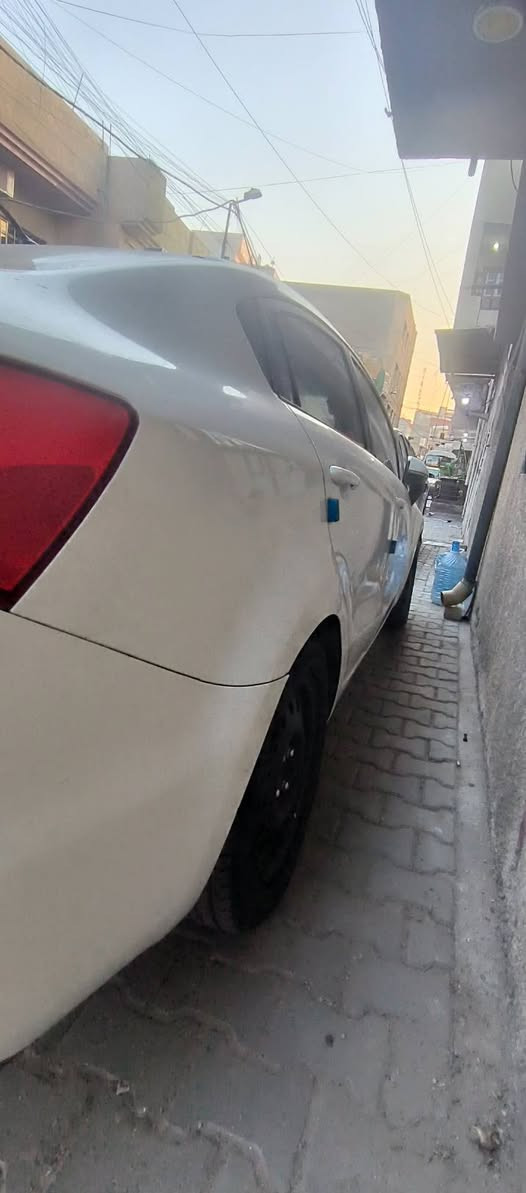 سلام عليكم. كيا ريو
2013خليجي. 
محرك 1600
خليجي. بدون ضرر  صار هنا. فقط. بيه قطعتين صبغ بدون. دواخل وايرباك. 
ماشيه 115 كيلو
حساسات خلفيه
مري قلاب. 
جام كهرباء 
تحكم. ستيرن 
باتري جديد . عبوه. جديده. . تخم. تاير. جديد
سياره. بسم شركه عادي يحولك 
نقصه فقط صونده مال تبريد. 
او شاشه. طافيه بسبب مي صار عليه
ابيع. صافي.عليك. كولهن لان. أمنزل من سعره.  قفل. قفل سياره. 67 
مكاني بغداد 
***********
