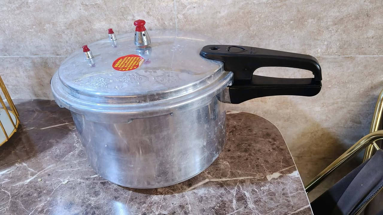دست بخار 
للبيع مستخدام شي قليل جداً 
السعر 30الف 
***********

