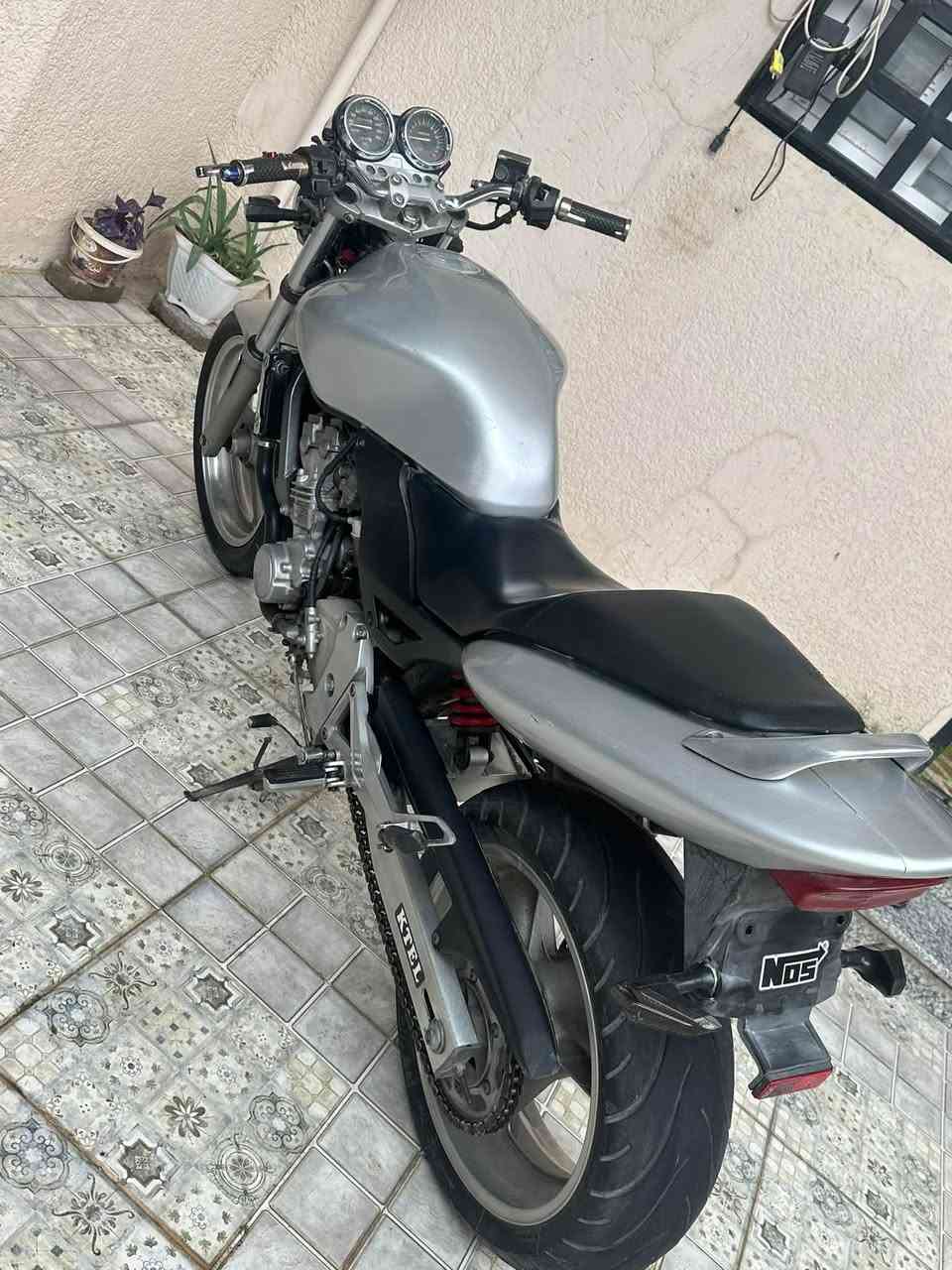 بطح هورنيت • ٢٥٠ • اوراق كمرك