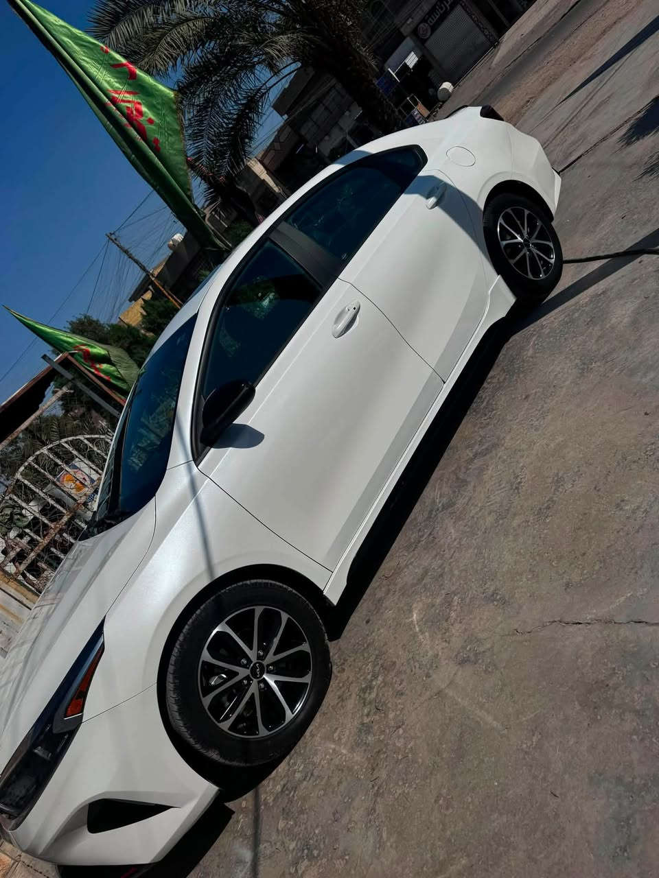 سلام علكم
كيا فورتي موديل 2024 GT Line ابيض للبيع 

ماشيه 35 ميل وجاية من امريكا 16 ميل 

سيارة صور حادث كدامكم مكفوله من ايرباك لغد شاصي وصبغ (فقط بيها بارد بجاملغ خلف سايق على كد اربع اصابع) 
سيارة نظيفه وجديدة كلش 
مكان سيارة بغداد ومرقمه بغداد وبأسمي 

 رقم شاصي : 3KPF54AD6RE719276

السعر 180وبيها مجال بسيط حك جية 
 
للاتصال: ***********
