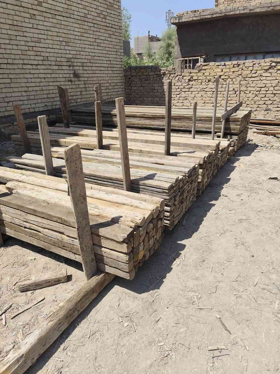 قالب خشب مستعمل للبيع روسي تارس 25 نضيف العدد8مكعبات ال ربع السعر 2مليون قفل العنوان بابل هاتف ***********
