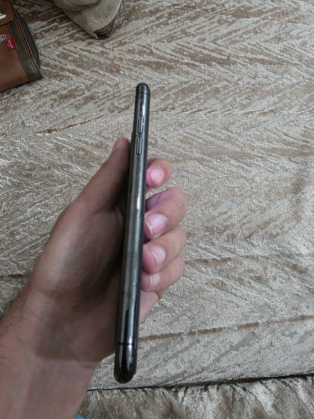 آيفون ١١ برو ماكس • ذاكرة ٢٥٦ • بطارية ٧٤٪