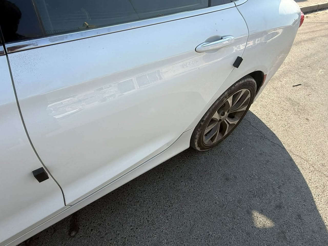 سلام عليكم للبيع 3 قطع ابيض جهة السايق بدون حادث بدون صبغ *********** توصيل اكو
