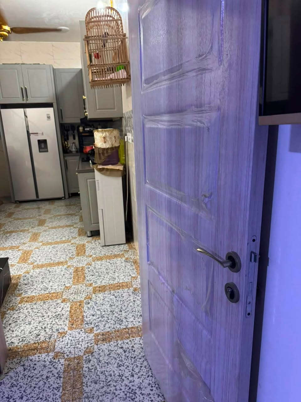 السلام عليكم بيت 50م للبيع طابقين كامل موقعه بال 9الف قرب حمورابي 
السعر 110
استفسار اتصل 
***********

