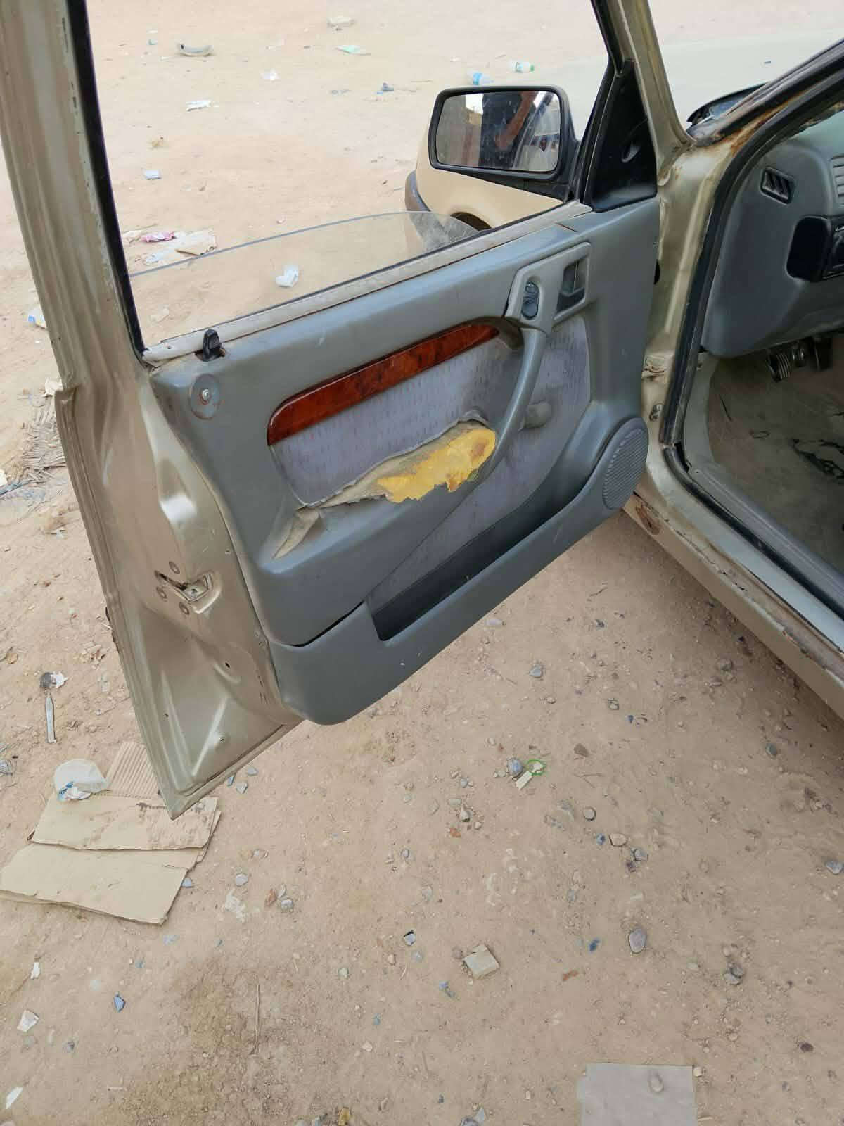 سلام عليكم فكترا مابيها نواقص بس الي بالصوره يدات جام ويده الباب السايق الداخليه نواقص بسيطه جداً  گير ومكينه خير من الله اطلع تراااي للبصره مداور ثاني يوم سنويه قريب 31 يعني بعد 4 سنوات واكثر يلا تسقط راعيها ابن حلال السياره يرادلها تلگيطات شويه لدرجه ما مبينات السياره دوش مو بخاخ وحجم 1600 يعني بانزين انسا سعرها 17 وبيها مجال حگ الجيه العنوان الديوانيه مقابل المرور قرب الطاقه الكوريه  وهذا رقمي ***********
