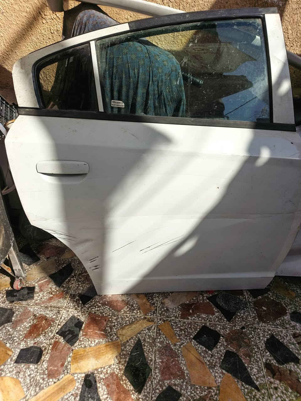 بنيد اصلي فافون باب خلف الصدر بي شخوط قليلة تكحيل ينراد دعاميه سبايدره لايد يسرا شغال قيم و اخذ جارجر موديل 14 ***********
