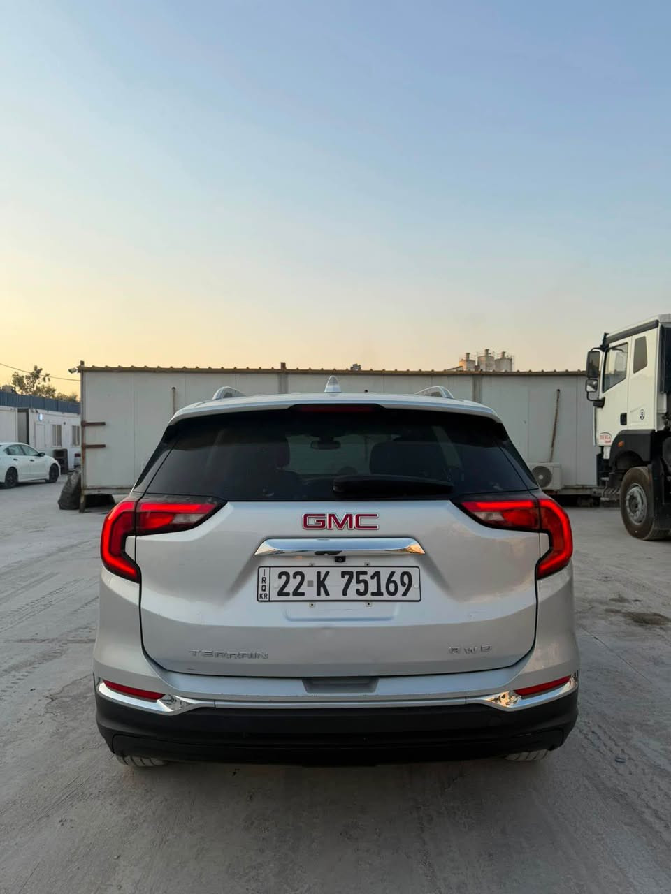 GMC terrain 2021 SLT
سەیارەکە بۆنید و چاملغی سبوغە دیوی چاملغی لای سەکنی تۆزەک ژورەوەی گرتووە بەس شاصی بە شەرتە نەیگرتووە سەیارەکە فولل ماصفاتە دەبل ئەکسلە ٦ دوگمەیە کوشین جلد و کارەباییە سارد و خەزینیشە 
خەتی جادە و تحدی سرعە و بەردی گزۆز و راداری هەموو بە شەرتە
گێر و مەکینە و کارەبایاتی بە شەرتە
سحری ١٢٧ وەرەقە و مەجال
هەزە و سەنەوی ژینگە و رێگاو بانی نوێیە 
تحویل و غەرامەش بە شەرت بە ناوی خۆمانە
*********** أربيل, العراق

