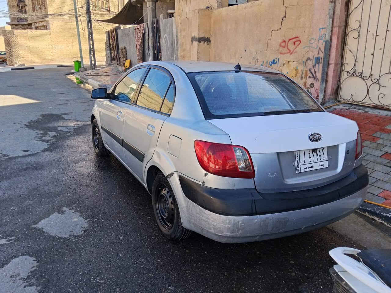 السلام عليكم كيه ريو للبيع موديل 2006 وارد أمريكي حادثه جاملغ الخلفي بيه جراد قليل مكينه 1600 تبريد ثلج رقم بغداد بأسمي سعره ب 63 وبيه مجال مكاني كربلاء. الشراي يتصل. ***********

