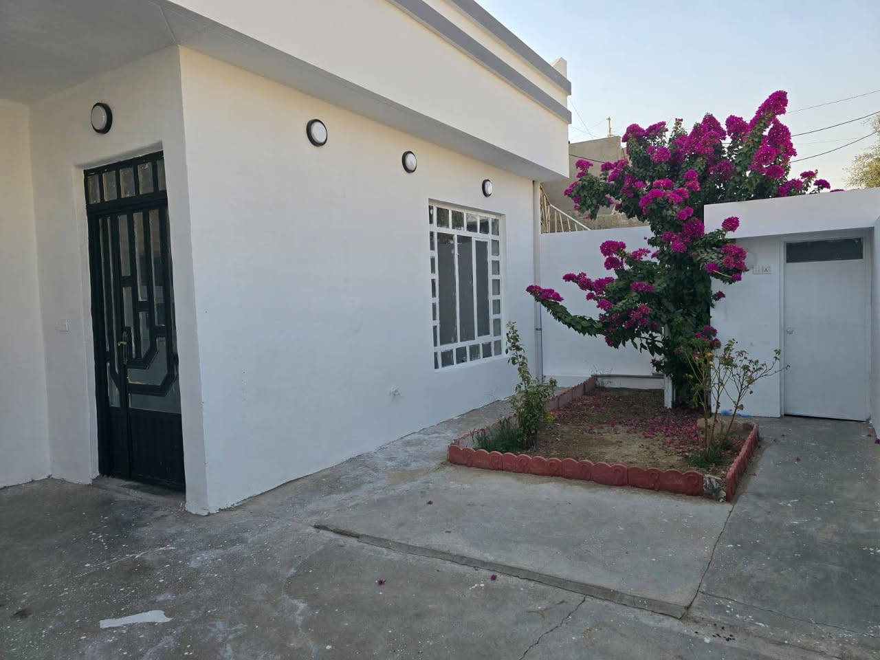 #دار #للبيع  🏠 
#العنوان: بنجاعلي مقابل ملعب قرب جامع بلال حبشي
#المساحة :-  200 متر
#المحتويات: 
-غرفتين نوم
-هول.
-مطبخ.
-استقبال 
-صحيات خارجي وداخلي. 
-درج خارجي

#للأستفسار الأتصال على الارقام التالية :-☎️
👈📞 ***********📲
👈📞 ***********📲
أو مراسلتنا عبر { فايبر ــــ وتساب ــــ } 
أو مراجعة #مكتب شوان للعقارات والمقاولات الكائن في الحرية علاء سايدين بنجاعلي مقابل جامع عبداللة و حديقة مثلاث
            🌹{  #نتشرف #بزيارتكم }🌹
