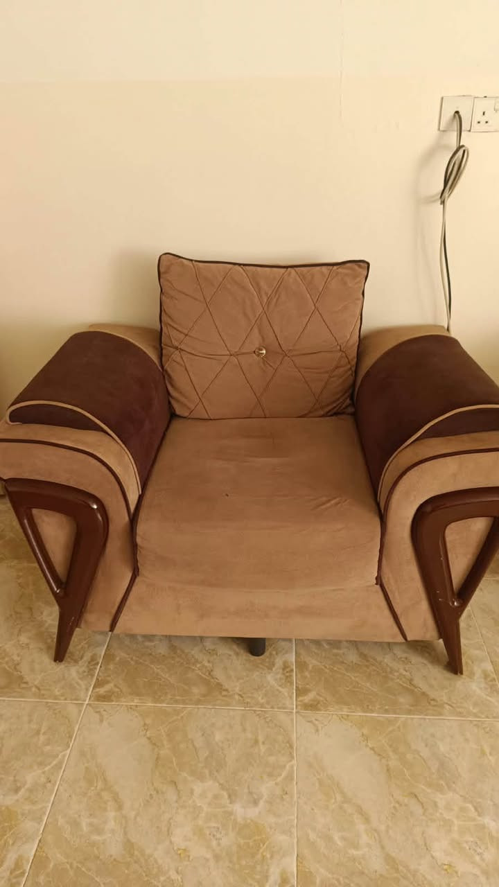 طقم كنب • مستعمل • ٤ قنفات و٢ كراسي
