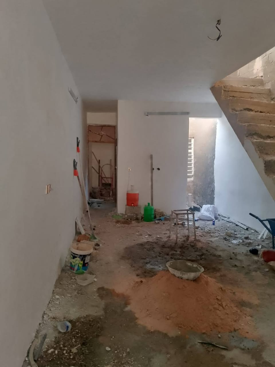 خدمات شارع مقرنص ماء وكهرباء

السعر ٤٧. مليون بي مجال بسيط

المساحه ١٠٠ متر

الخدمات طرمه
استقبال مدخلين
مطبخ كبير  منور
حمام داخلي
غرفه نوم
بيتونه كبيره

بيت جديد
الرضيه رفت
لمجاري
سقف صب مسلح
بيت قيد لعمال
باقي يام قليله يخلص
تستلم مفتاح
لمكان حي البساتين حي صدرين
*********** واتساب
