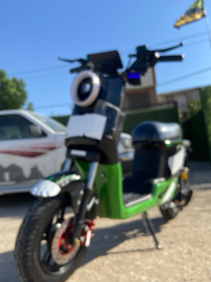 السلام عليكم دراجه R9  للبيع لسعر 350لدراجه شغاله ومابيه اي نقص مديل 25 بطاريات شغالات لدراجه خير من الله متوازي عله فلوسه مكاني حله قرب سيطرت ابي غرق للاستفسار ***********
