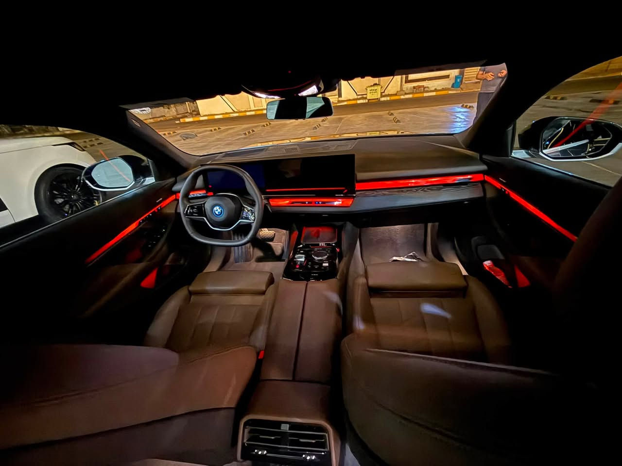 🔥 للبيع BMW i5 eDrive40 موديل 2026 🔥
🚘 الموديل: 2026
⚡ الفئة: i5 eDrive40 كهرباء
📍 وارد أمريكي
📊 الممشى: حوالي 2,000 كم
📷 كامرات وحساسات
✨ السيارة نظيفة ومرتبة جداً
🔑 مفتاحين
🛠️ تم تبديل الدعامية الخلفية

السيارة مواصفاتها حلوة جداً ومناسبة للي يريد BMW كهرباء موديل حديث وبممشى قليل.

📍 الموقع: [بغداد]
📞 للاستفسار: [***********]
