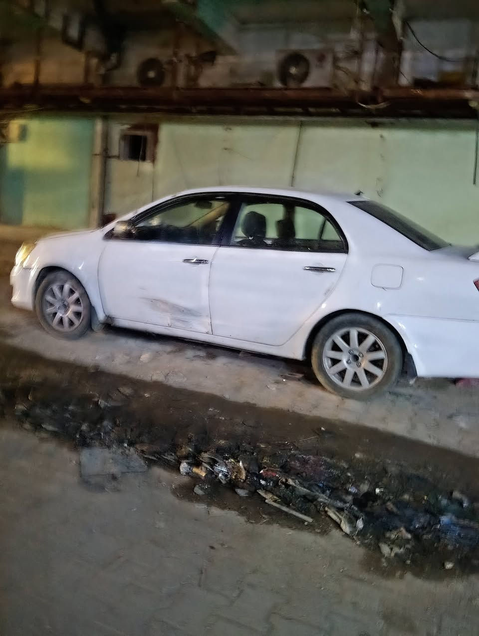 سيارة جلي موديل 2011 بيضاء بسعر 2700درلار محرك كورلا  وكير اوتماتيك كورلا  هاتف ***********
