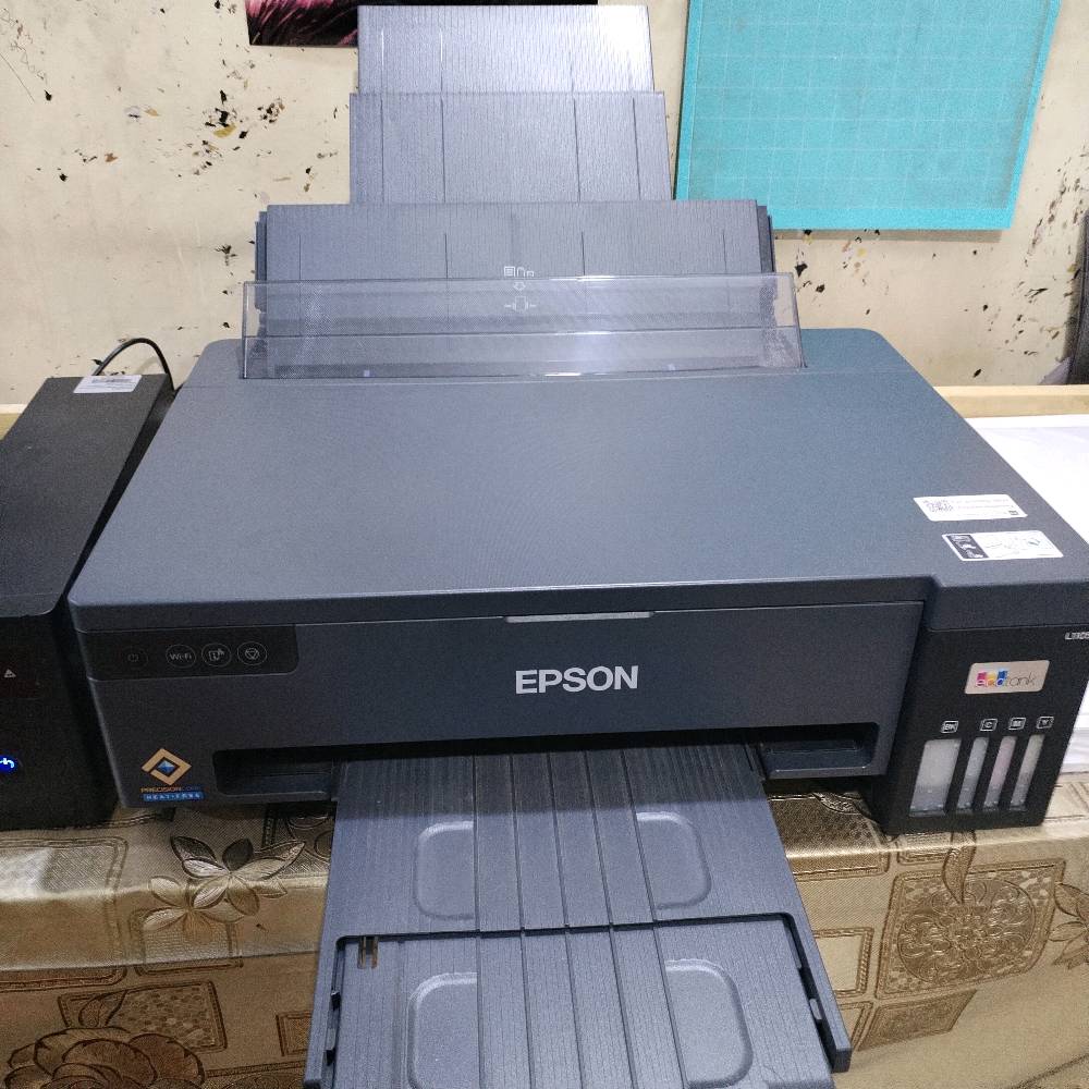 للبيع طابعه Epson L11050 A3
***********
حبيبي/حبيبتي، الطابعة شكد مستخدمة تقريباً؟ وبيها أي ملاحظات أو أعطال حالياً لو شغالتها 100%؟: 
شغاله 💯%
شنو الموجود وياها بالضبط: كرتونها، الكيابل، الأدبتر، أي قطع/ملحقات إضافية أو حبر؟: 
كل غراضهه موجوده
موجودة بأي منطقة/مدينة حتى نضيفها بالإعلان، وهل أكو توصيل لو استلام يد بيد فقط؟: 
بغداد حي اور 
السعر قابل للتفاوض لو ثابت؟ واذا المشتري يريد يفحصها، توافقون على الفحص قبل الشراء؟: 
قابل للتفاوض نعم اوافق