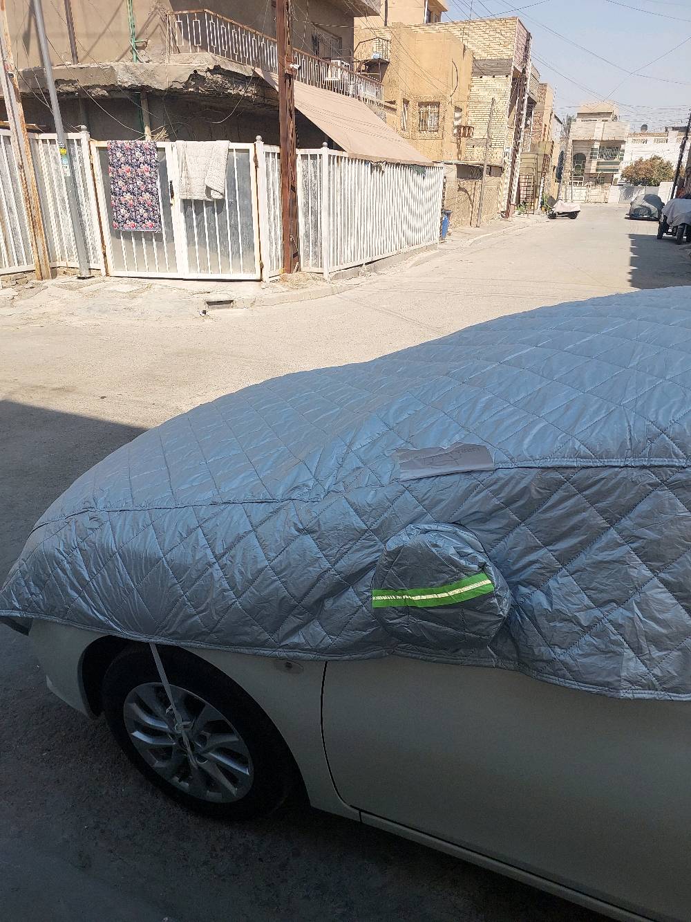 السلام عليكم 
جادر اربع طبقات ضد الحالوب والمطر والشمس اشتريته ٧٠ الف قبل يومين من محل الجادر الاصلي اريد ابيعه لان بيتي صاير بتقاطع والجهال خبلوني ويخبثون اريد اخذ جادر كامل اريده ٥٠ الف مكاني بالشعب
واتساب ***********