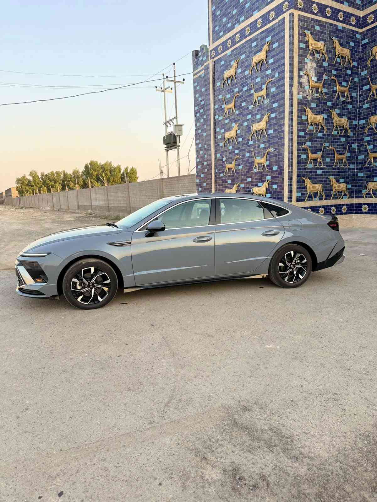 HYUNDAI SONATA 2024🇺🇸🇺🇸🇺🇸
حادث السياره دعاميه فقط
مكفوله من التعديل والبارد والتبديل والصبغ
 رقم اربيل تريد وكاله تحويل     
تسجيل جديد 
وترقيم جديد
مكينه2500  GDi
لون سمنتي مميز🩶🩶🩶
المواصفات 
بصمة دخول ذكي  
تحكم ستيرن 
رادار امامي مع تحديد مسار 
رادار خلفي 
رادار جانبي 
اوتو ستوب خلفي 
اوتو ستوب امامي 
شفتات ستيرن 
كشنات كهرباء وفول ايرباك 
كير تعليك 
حساس فتح جنطة الخلفية 
تشغيل عن بعد 
نظام خروج عن المسار 
نظام قيادة ذاتيه 

اوتو هولد 
هندبريك بصمة 
انظمة قياده  
كاربلي يدعم كافة الانظمة الهاتف 

كامرة خلفية دوارة
ويلكب حجم ١٨انج

نقط عمياء 
مراية داخليه تعتيم تلقائي 
شاشة تبريد تحكم كله لمس 
للاستفسار
واتساب او الاتصال *********** 
السعر 189 قفل قفل
مكان السياره بغداد زيونه بغداد, العراق
