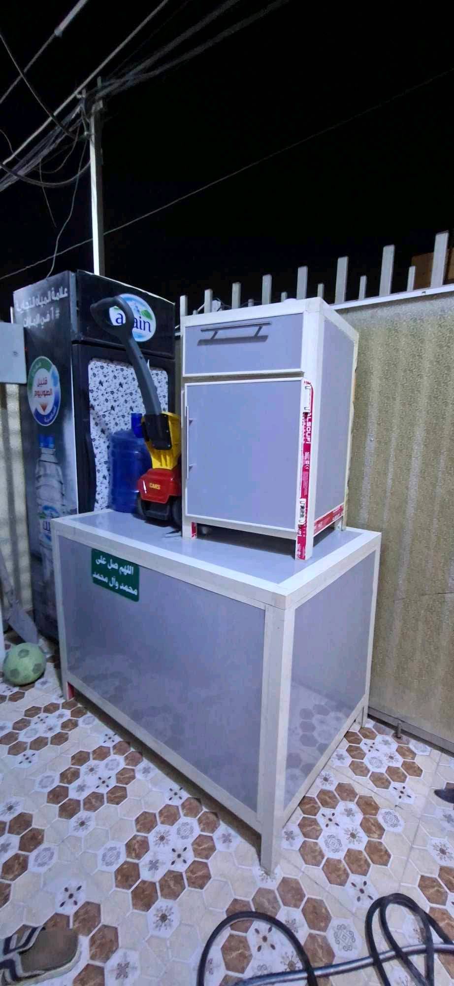 الكاونتر للبيع ب  
١٥٠
وبي مجال 
والبراد للبيع ب ١٥٠