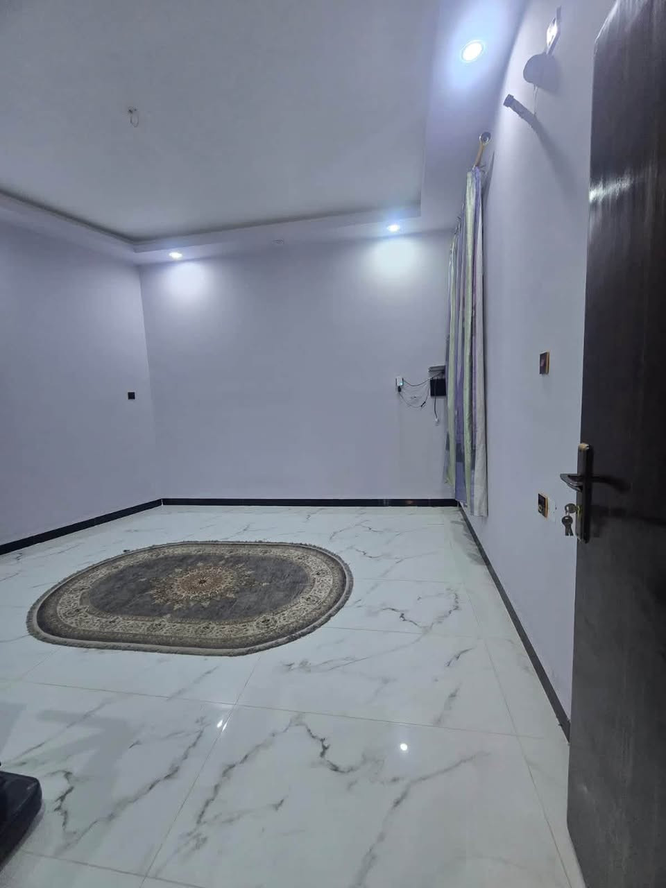 عرض مميز بيت مساحه 300م زراعي مداور أسهم طابو 25 قرب جسر المفوضية قرب كلية الطب مقابل حي المدراء في جانب الثاني للنهر الفرات 
طابقين بناء جديد 
عن الكورنيش 5 دقائق مشي 
طابقين كاملات 
كراج سياره وحديقه 
تفاصيل اكثر مراجعة 
((((مكتب المستشار للعقارات )))) 
تريد معرفة السعر اكتب تم يوصل الك السعر 
عنوان المكتب شارع حي المعلمين قرب مستشفى الصادق الاهلي 
***********
***********
