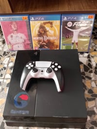 بلايستيشن 4 Fat للبيع استخدام شهر  وحالته نظيفة 🔹 يد PS5 DualSense + ي...