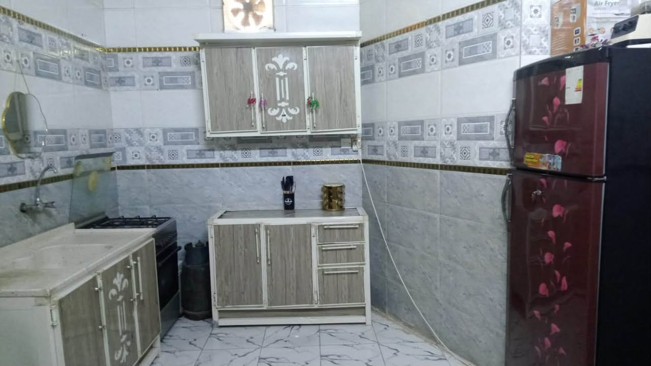 يالله بيت عله شارع لعام اول بيت ورة سياج الاخضر لبيت مساحه 100 واكثر ولبيت طابقين كل طابق معزول يعني تريده مشتمل واحد تريده ثنين للبيع السعر 70 وبي مجال بسيط للستفسار الاتصال ‏‪***********‬‏
