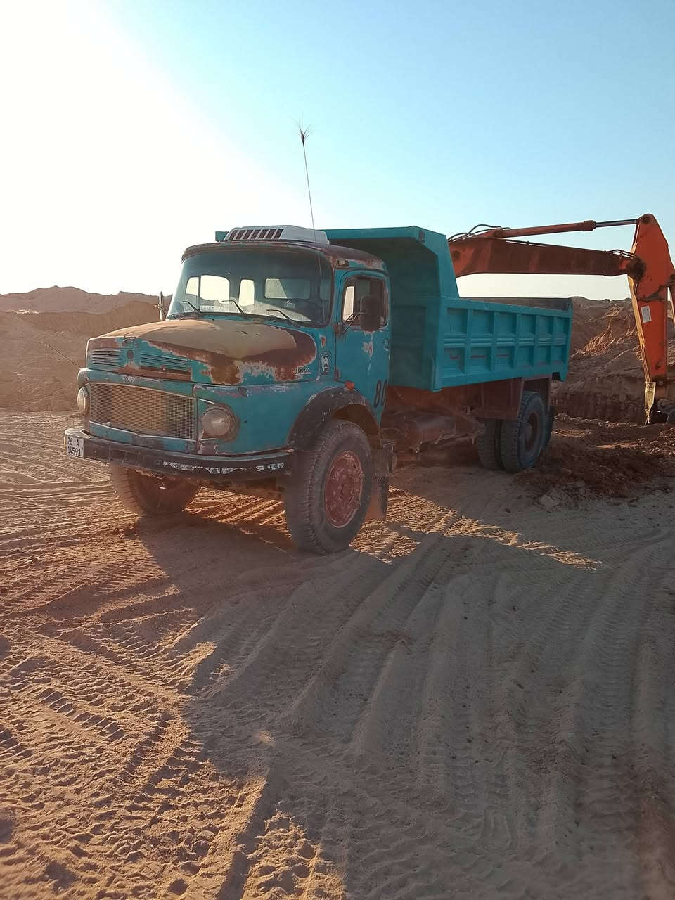 السلام عليكم سياره للبيع موديل 80 سياره شاص بلادي غماره بها القود اثنين الباقي بلادي محركها بخيط بخار  محرك 55اكسن 17 بلادي جير 25 رقم صلاح الدين ابيع شاصي واللي يريد قلاب هم يبيعه قلاب رقم صاحب السيا ره.                     ***********
