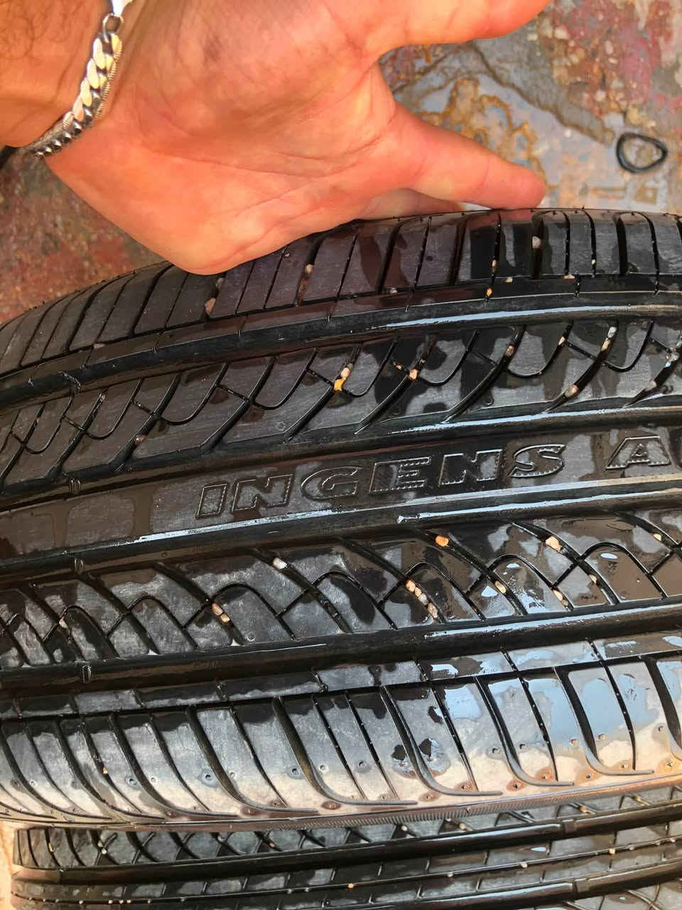 للبيع 3تايرات 215/60/16R العنوان بصره ابي الخصيب  شرط النظافه لاركعه ولافتيله ***********
