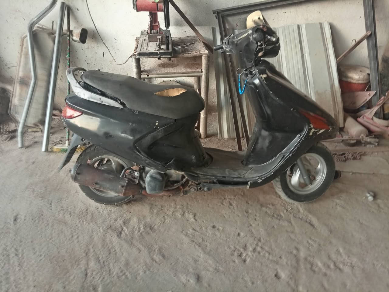 دراجه فراشه مكينه ناعمه وجاهزة ماناقصه شي سعر ٢٥٠ وبيهة مجال العنوان الديوانيه الحمزه الشرقي ***********

