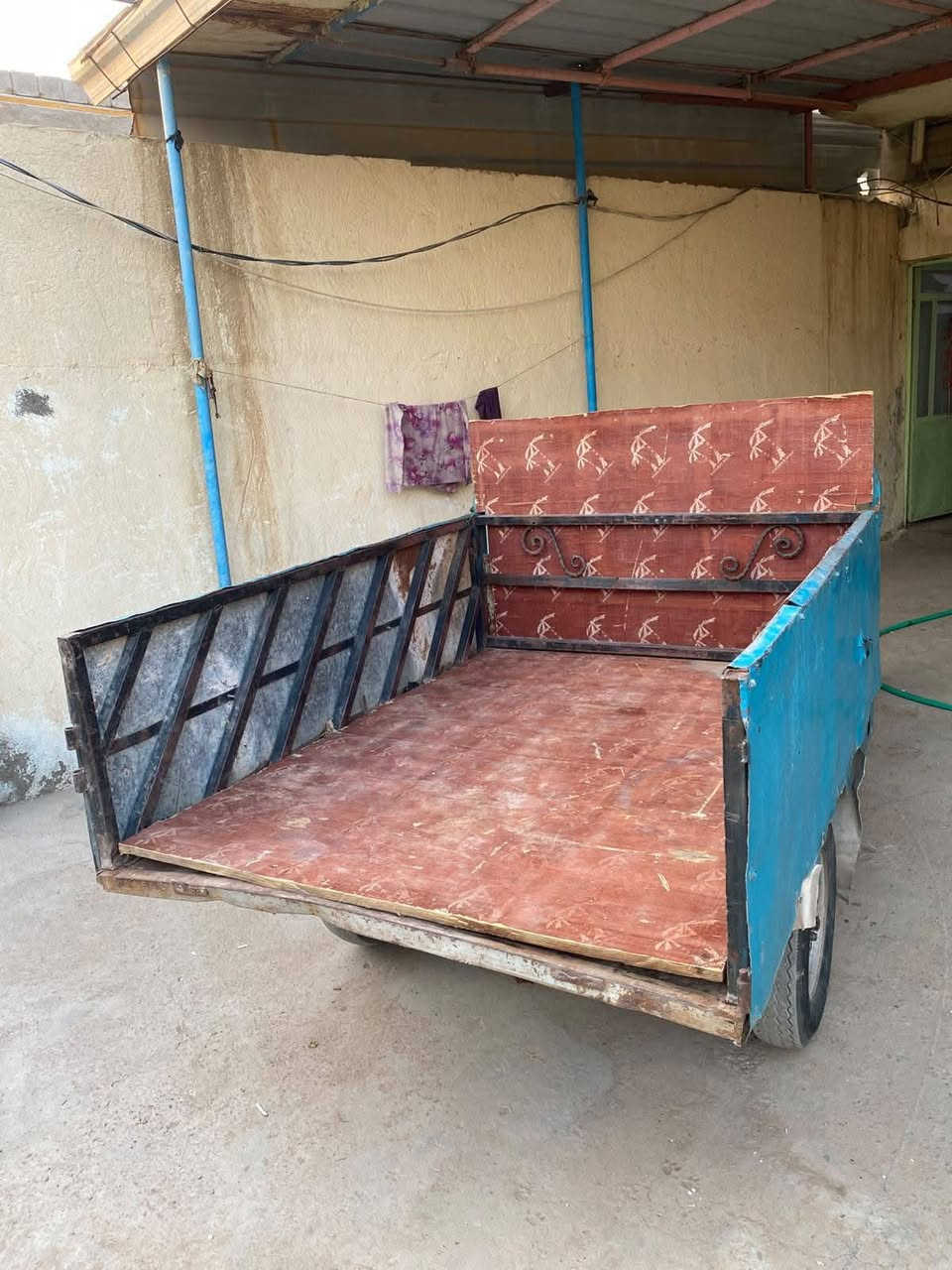 سلام عليكم ستوته للبيع بدون 
مكينه جديده كهربائيات جدد 
السعر ٧٠٠ وبيها مجال
المكان بدره 
‏‪***********‬‏
