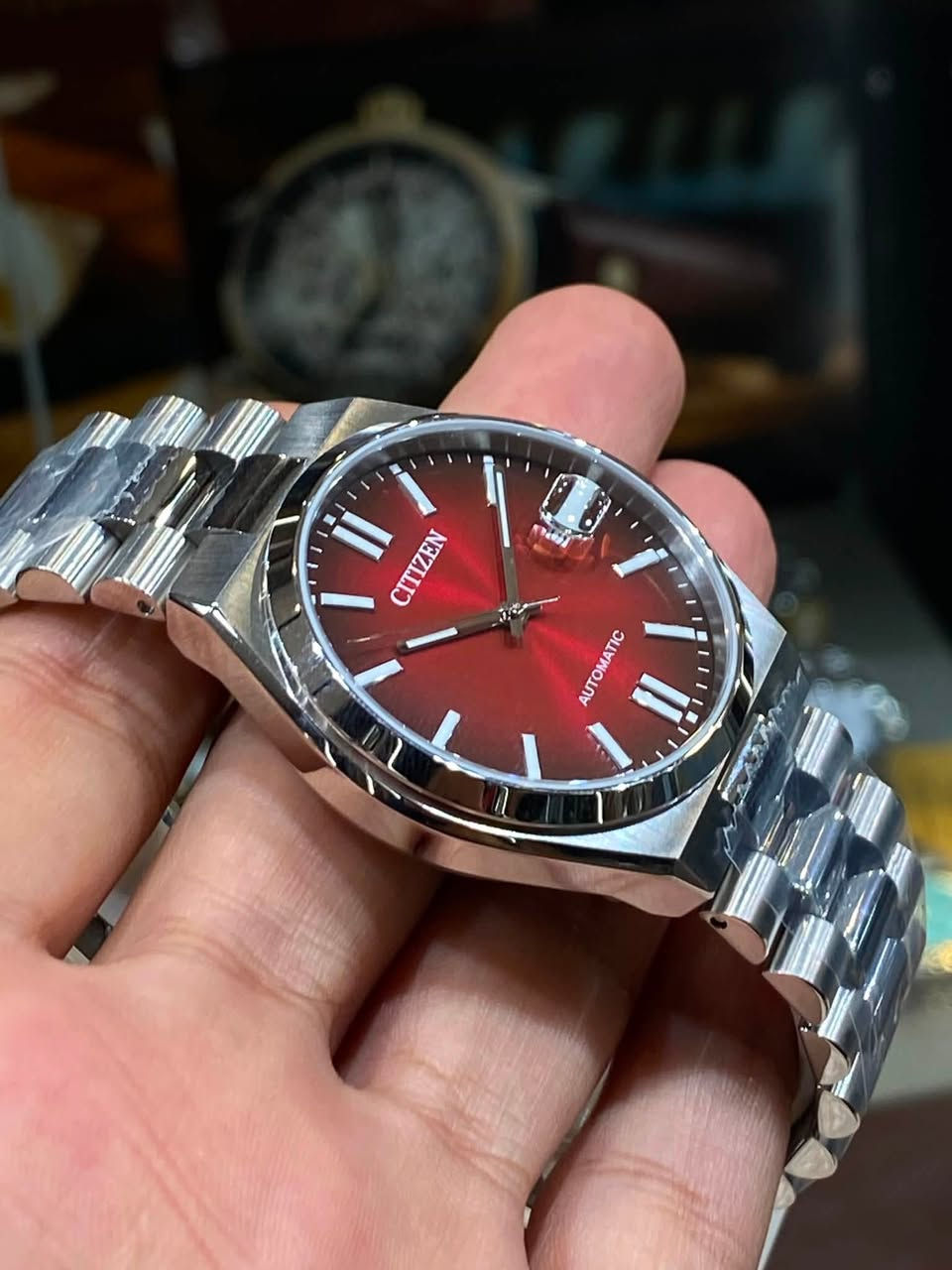 Citizen Tsuyosa 

متوفر وكالة ضمان سنة 

اوتوماتيك 

احتياطي الطاقة 42 ساعة 

21 حجر 

قطر 40 

زجاج سافير 

مقاوم للماء 50 متر 

لامينوس 

ماكنه كشف 

توجد خدمة توصيل 

***********
