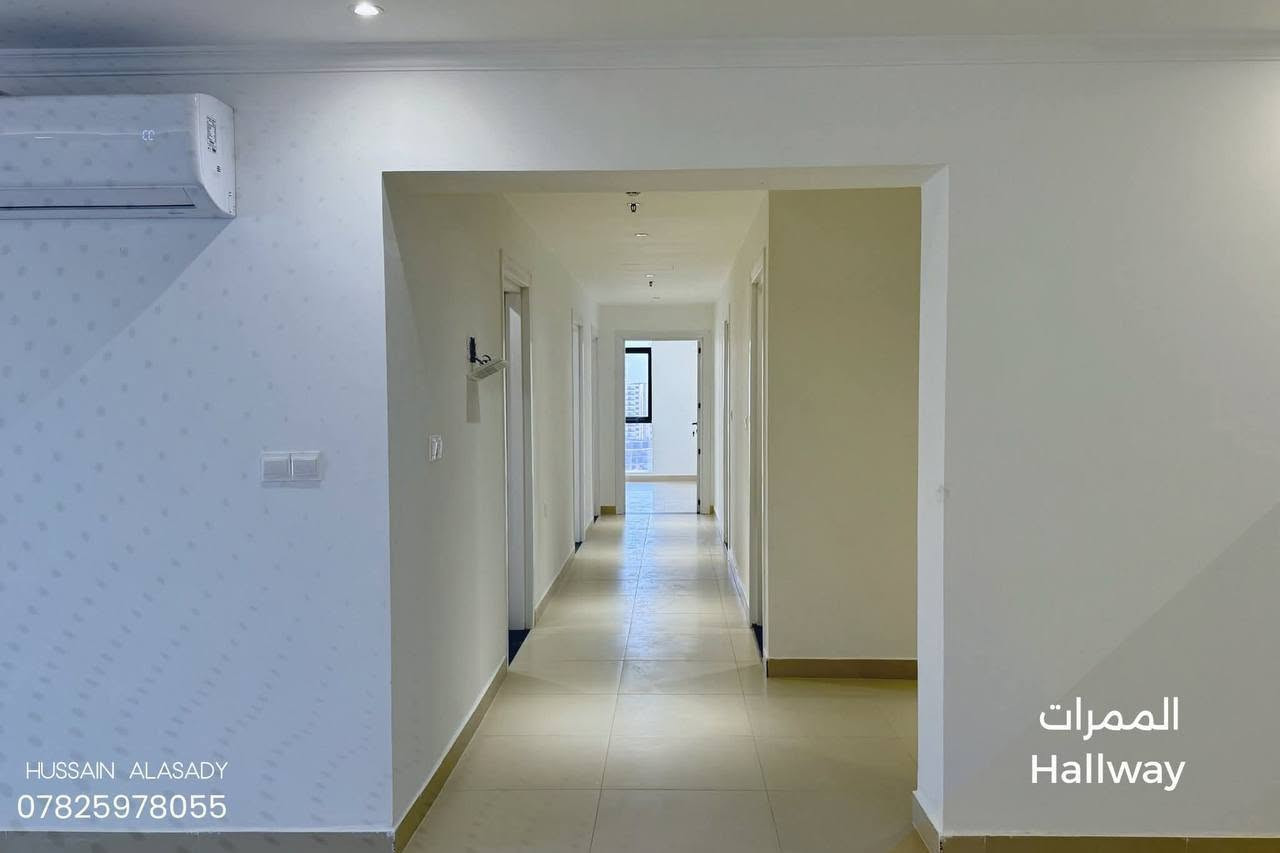 ✨ فرصة سكنية مميزة في مجمع رويال ستي ✨
شقة عصرية بمساحة واسعة 215 متر مربع، بتصميم مهندس معماري مميز وإضاءة مخفية راقية،  وتلبي كافة احتياجات العائلة العصرية.
وبسعر مناسب 
​🔹 تفاصيل الشقة:
​المساحة: 215 م²
​غرف النوم: 3 غرف نوم واسعة (تتضمن غرفة نوم رئيسية ماستر بحمام خاص)
​الحمامات: 3 حمامات بتصميم حديث وعصري
​الاستقبال (الصالة): صالة رحبة وواسعة جداً مزودة بإضاءة ديكورية وإطلالة مميزة
​المطبخ: مطبخ مركب بتصميم حديث وعصري متكامل مع خزن أنيقة
​الشرفة (البالكون): شرفة واسعة بإطلالة رائعة ومزودة بتمديدات السخانات ومكيفات الهواء
​المميزات الإضافية: ممرات واسعة وتصميم داخلي ذكي يمنح شعوراً بالاتساع والراحة
وتكون ذات إطلالة إطلالة داخلية على النافورة 
والاحلى من هيج نظام المجمع ينطيك سند بأسمك شنو منتظر وشنو اتريد أكثر من هيج 
​📞 للحجز والاستفسار أو المعايرة، يرجى الاتصال على الرقم التالي:
***********
@إشارة
