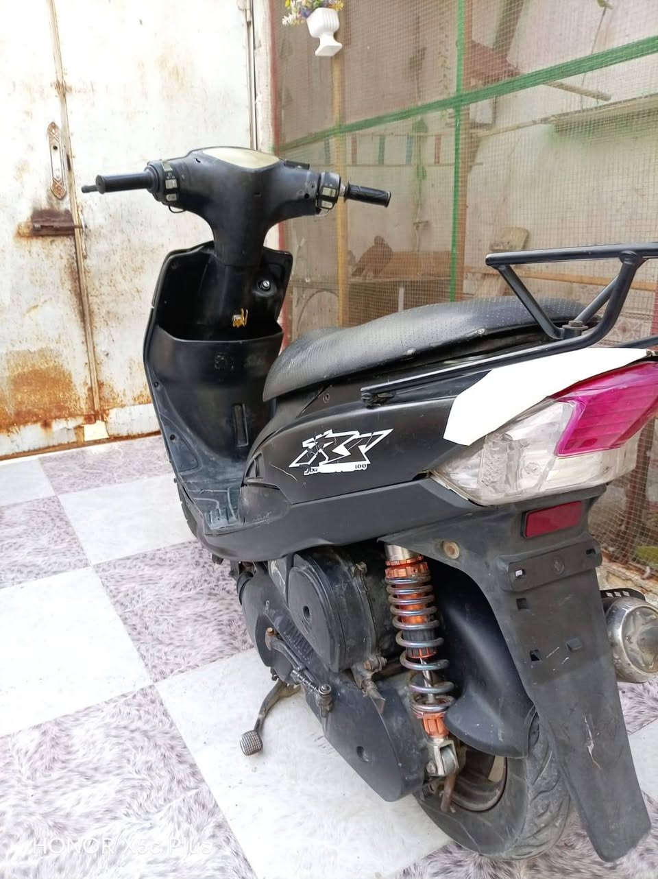 السلام عليكم 

دراجه ماكس عدله للبيع
بوشتها 49 بلادي
المكينه مفتوحه مرا وحده 
صالنصه رياضي sc
الدراجه نضيفه وعوزها ضفيره فقط 

المكان البصره ابو الخصيب شارع ابو كوصره 
الرقم ***********

نص مكتوب في الصور:
- HONOR X5c Plus