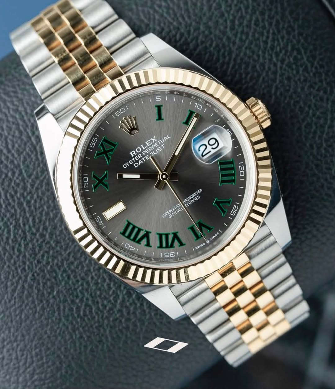 ساعة رجالية ماركة ROLEX

تتميز بتصميماتها الأنيقة وأسعارها المناسبة

مقومة للماء
مقاوم للصدأ طلاء ثابت
وضمان حقيقي .

للحجز والاستفسار
الاتصال على الرقم الاتي
☎️📲***********

او مراسلة حسابات المحل
يتوفر خدمة توصيل🛵
#خطوبة #اكسسوارات #ذهب_برازيلي #مهر #ورد
#هدايا #عطور #عرض_خاص #موصل #العراق #اكسبلور
