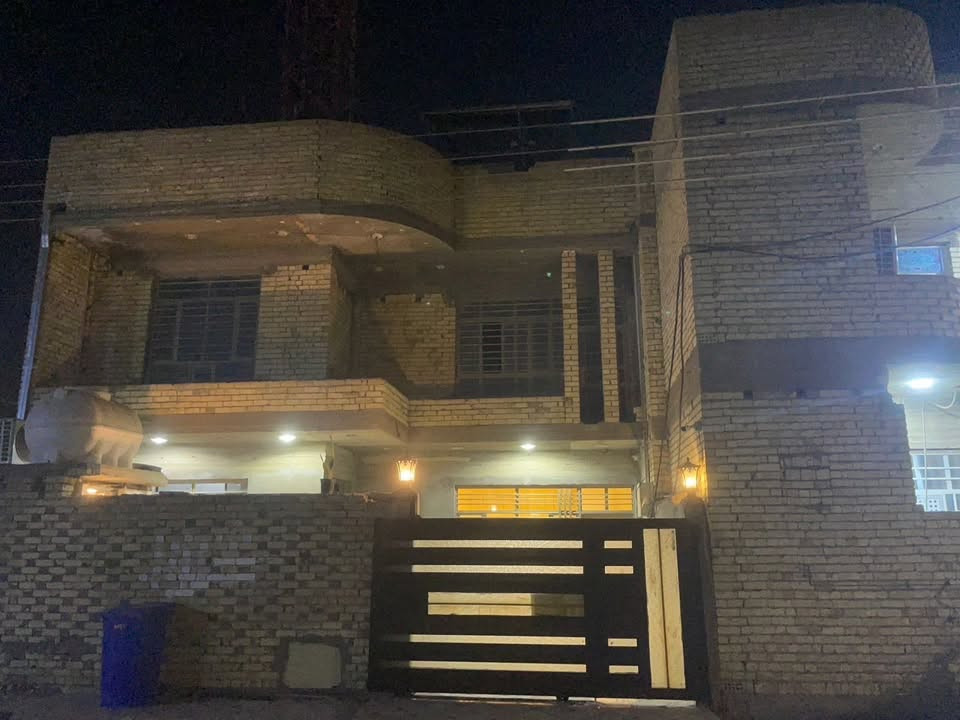 للبيع
مساحة ٢٠٠ متر نزال ٢٠ واجة ١٠ بي برج انترنيت بالسنة ٧ ملايين وكهرباء مجاني الفوك يحتاج ارضية وبياض ٤ نوم علمآ ان البيت يباع مع الاثاث العنوان حي دجله للتواصل ***********
