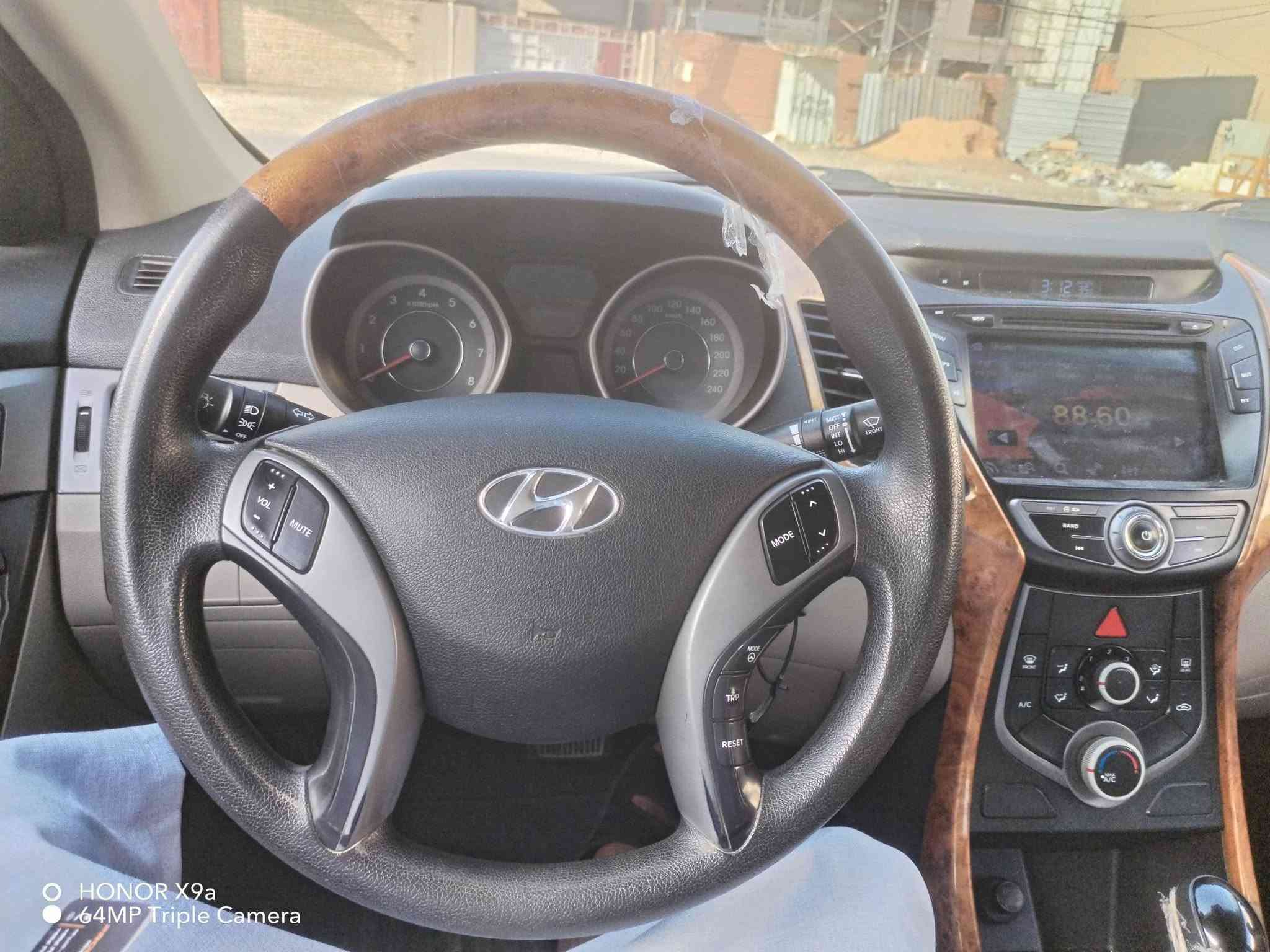 السلام عليكم النترا موديل ٢٠١٥ خليجي فول مواصفات عدى بصمه رقم بغداد بسمي سنويه مجدده مكفوله من صبغ والتبديل محرك كير ع شركه محرك ١٨٠٠ دوش سياره نضيفه جدا كتلوكات شركه  جاهزه السعر ١٢٢ مكاني بغداد حي الجامعه للاتصال *********** بيع او مراوس حسب قناعه

نص مكتوب في الصور:
- HONOR X9a
- 64MP Triple Camera
- O HONOR X9a