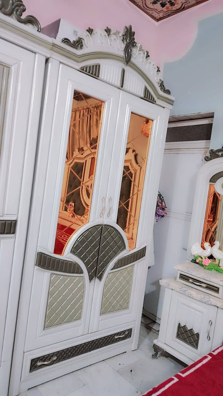 سلام عليكم غرفه للبيع نضيفه كلش
سعر مليون و300 وبيه مجال سوق الشيوخ الحسائيه 
***********
