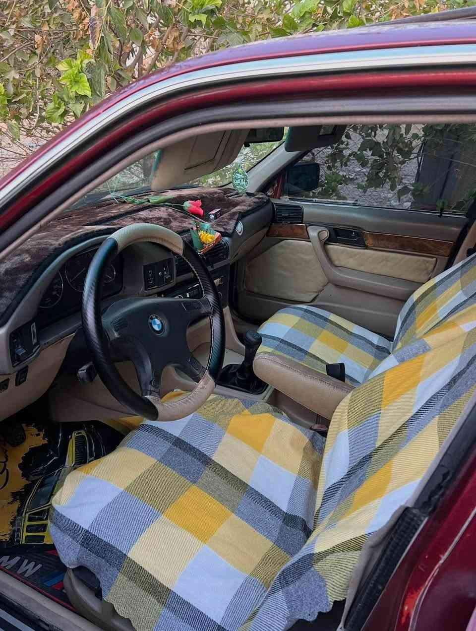 فرۆشتن و گۆڕینەوە
Bmw 528
رەقەم و سەنەوی و بەناو کردن و غەرامە بەشەرت
مەکینە ٥٢٨ ی تاک دیجتاڵە
ئەکسلی ٣.٢١ ی بیلاد قفڵی لەسەرە
گێڕی zf ی لەسەرە
ئەقڵی بەرمەجەیە
ساڵۆنسای سستەم سپۆرتە
ماشا اللە تا حەزکەی بەقوەتە
..
سەیارەکە فولە بەس گێر عادیە
ناو زەردە 
چوار جام کارەبایە
٦ کەلەیە
ئاوێنەی گوێ بەرخە
تاقمێ ویل و تایەی حەسیری جوان لە ژێرە
سەیارەکە دەعامی بەردەم بۆ دەعامی دوا بەشەرت دارو بەرد
*********** سەیارەکە لە کەلارە كالار, السليمانية
