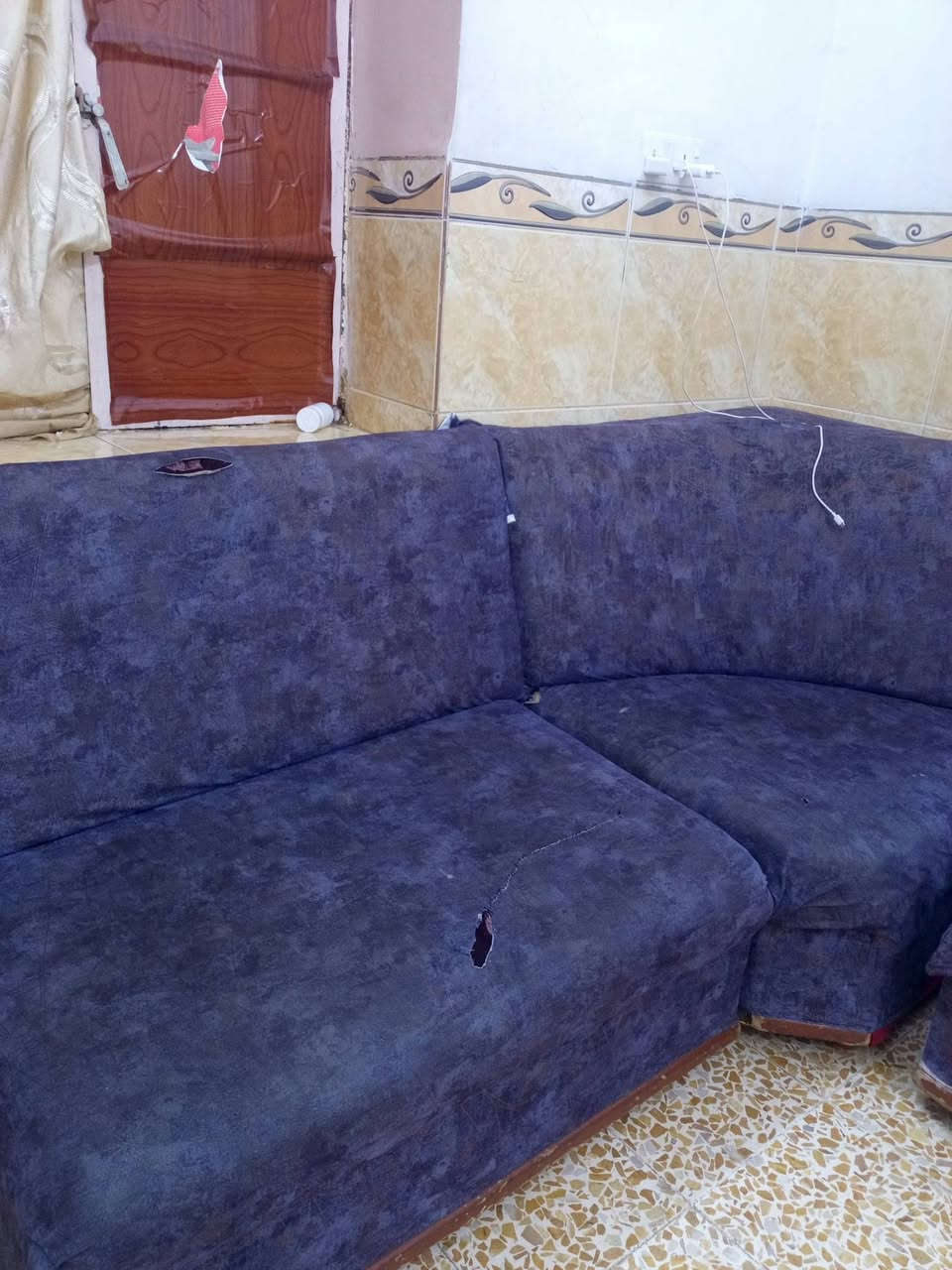 السلام عليكم 
طخم للبيع خشب عراقي اصلي 
7 امتار 
السعر 75 العنوان وادي حجر قرب مدرسة عمار بن ياسر 
لتواصل ***********
