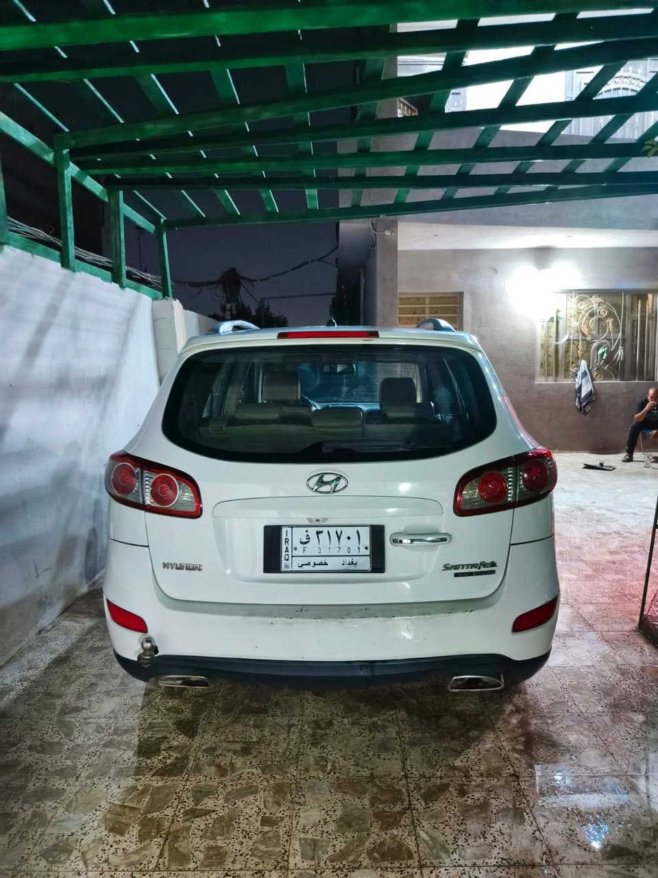 سلام عليكم سنتافيه2011 خليجي v6 3500 تخم تاير  حداديه جديده فتحه سقف بصمه تشغيل وابواب وثلاجه وسطيه بيها ملاحظات جاملغ الامامي شبر صبغ . باقي التفاصيل موضحه داخل الفديو.السعر 120 للتواصل عبر الرقم. 
*********** +مكلف بالنشر .

