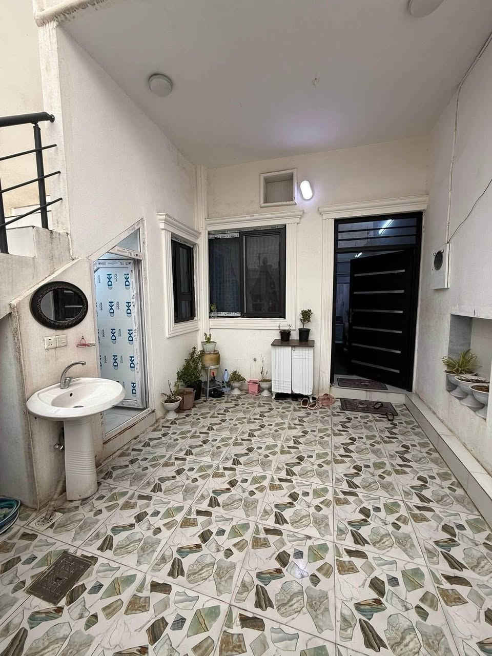 #دار #للبيع  🏠  طابقين طابو ملك صرف بناء 
حديث سقف ثانوي نضام دكتات فول سيراميك 

#المساحة :-   100 متر 

#واجهة الدار :  5  *  20  العمق

#السعر  :- مراسله الصفحه او واتساب  ( *********** ) 

#الموقع :- كركوك — الحرية قرب جامع سيد المرسلين

#تفاصيل الدار

♦️الطابق الاول
 
- استقبال 
- غرفة نوم
- مطبخ 
- درج خارجي
- صحيات 
- كراج سياره 

♦️الطابق الثاني 

- استقبال 
- غرفة نوم
- مطبخ
- صحيات 
- بيتونه

#للأستفسار الأتصال على الارقام التالية :-

    ***********   واتس اب 

أو مراجعة مكتب الصرح للعقار  الكائن في القادسية الثانية  قرب تقاطع الحرية قادسية ومثلجات سارا
{  #نتشرف #بزيارتكم }
