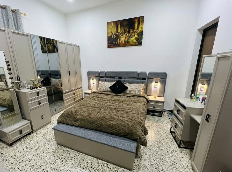 غرفه مودرن للبيع 10قطع سعرها مليون و100 مجال كلش قليل للشراي مستعجل عليهز اريد اشيل لمحافظة هذه رقمي 
***********
