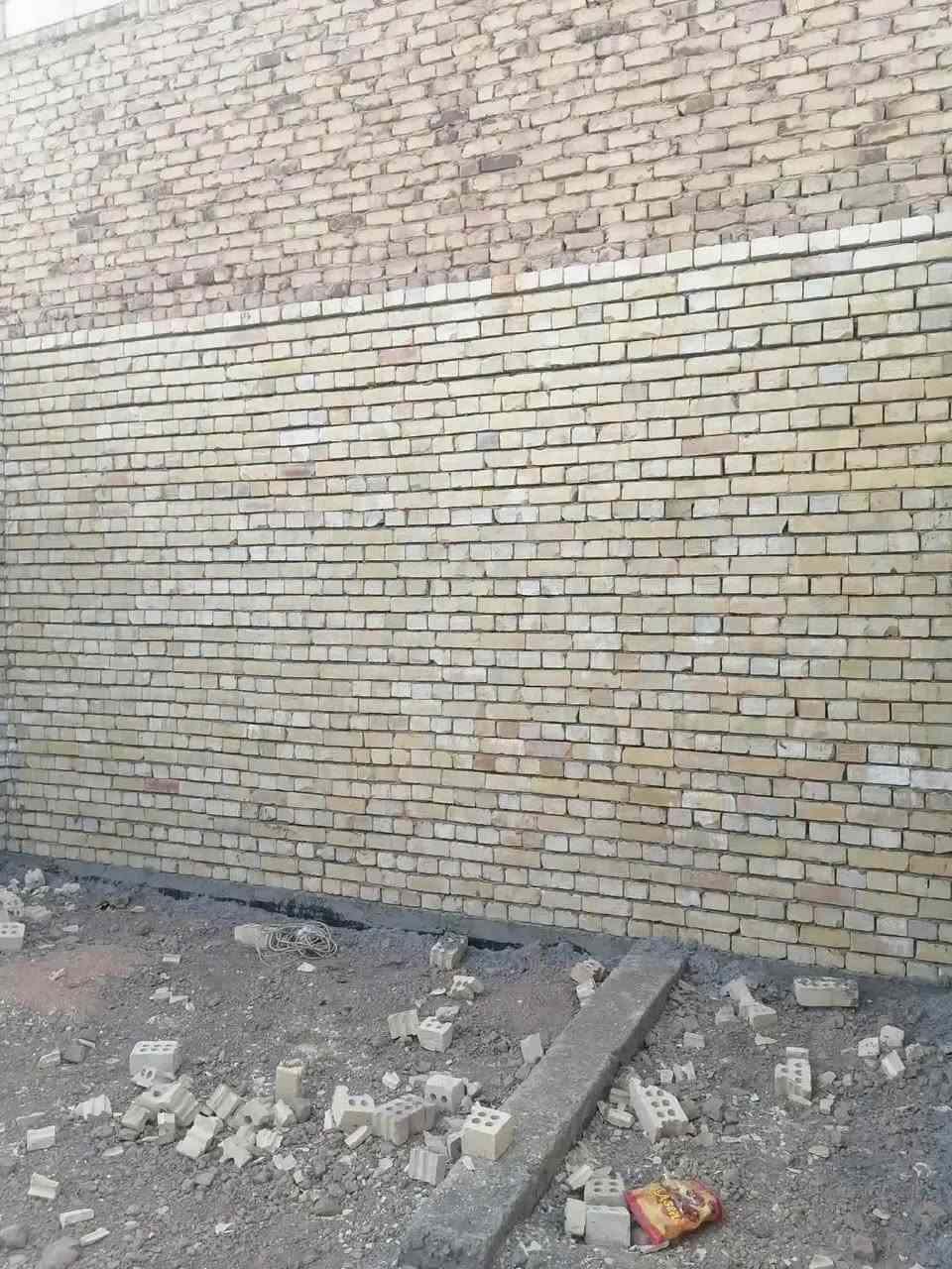 خلفة بناء في كربلاء.
***********
