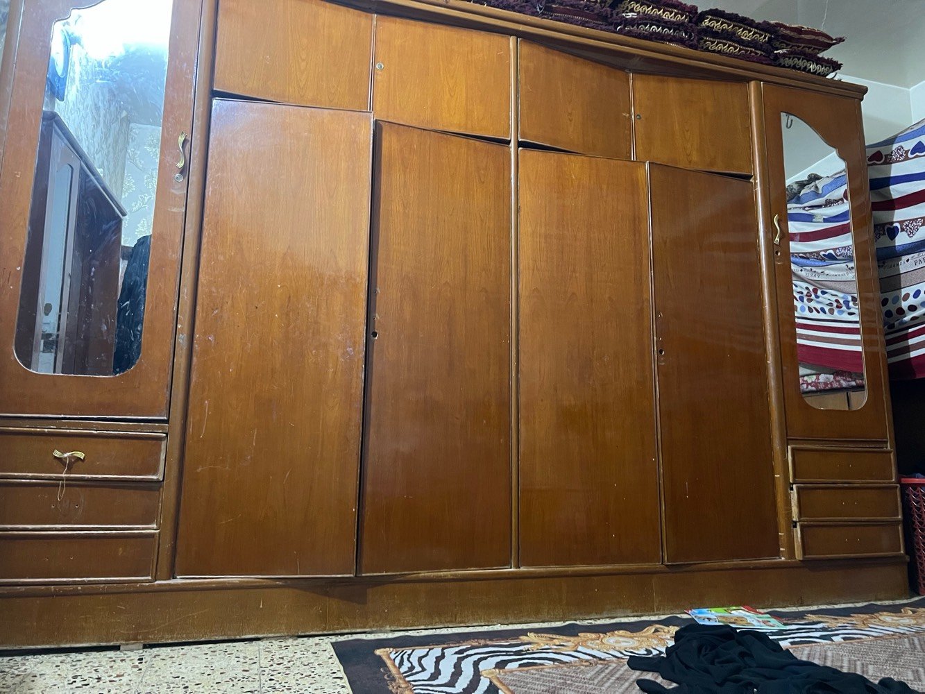 كنتور صاج ثقيل طابقين 6 ابواب مع ميز تواليت وزاويه السعر 530 وبي مجال زين تواصل ***********