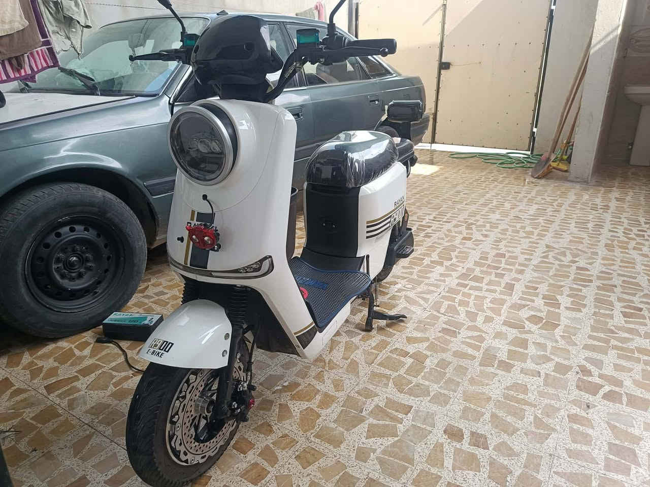 ماطور للبيع R900 البطاريات العقل الملف كلو شرط الماطور تاخذو ماتصرف عليي كلشي السعر 570 وبي مجال
رقم*********** وبي واتساب
